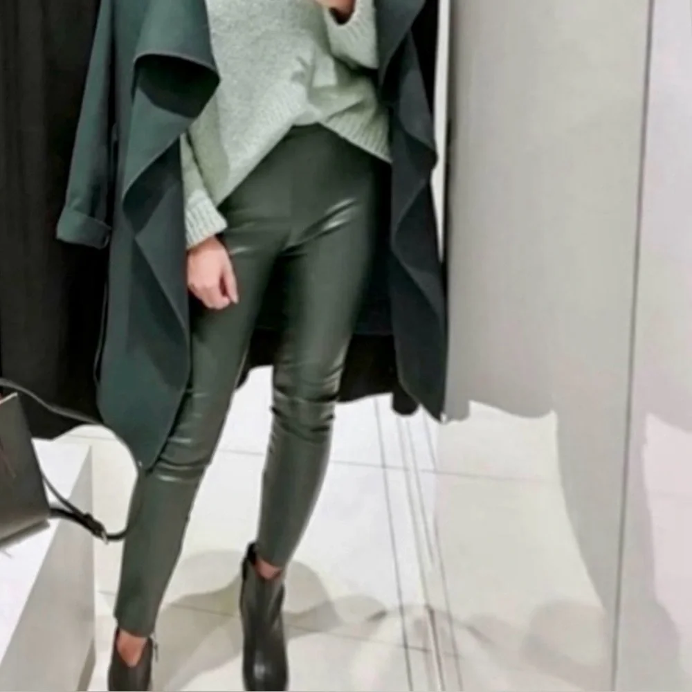 NWOT Zara Dark Green Leather high-waisted leggings. Size M. Ankle Zip
